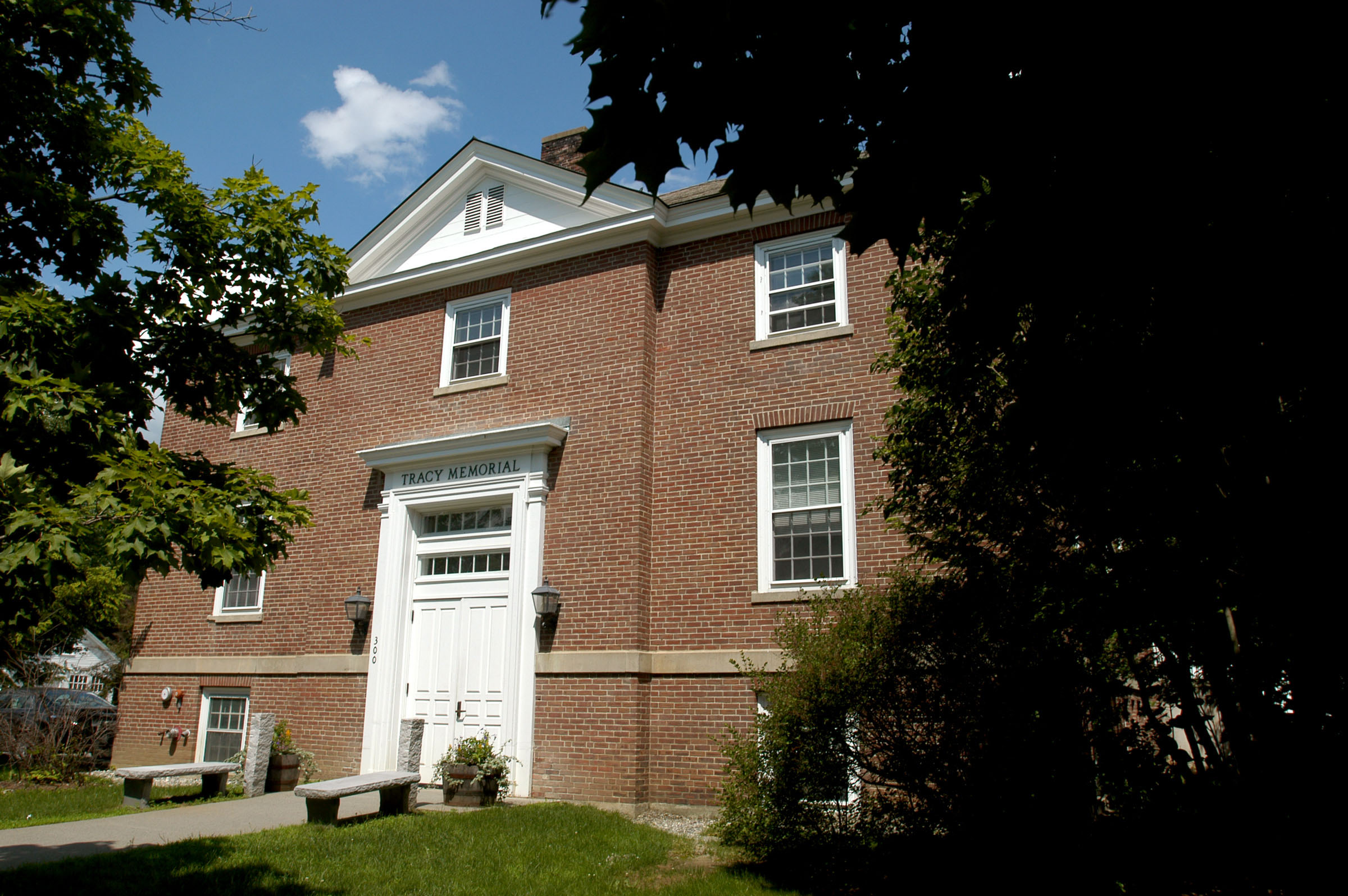Norwich Selectboard votes to waive fees in records suit - Valley News