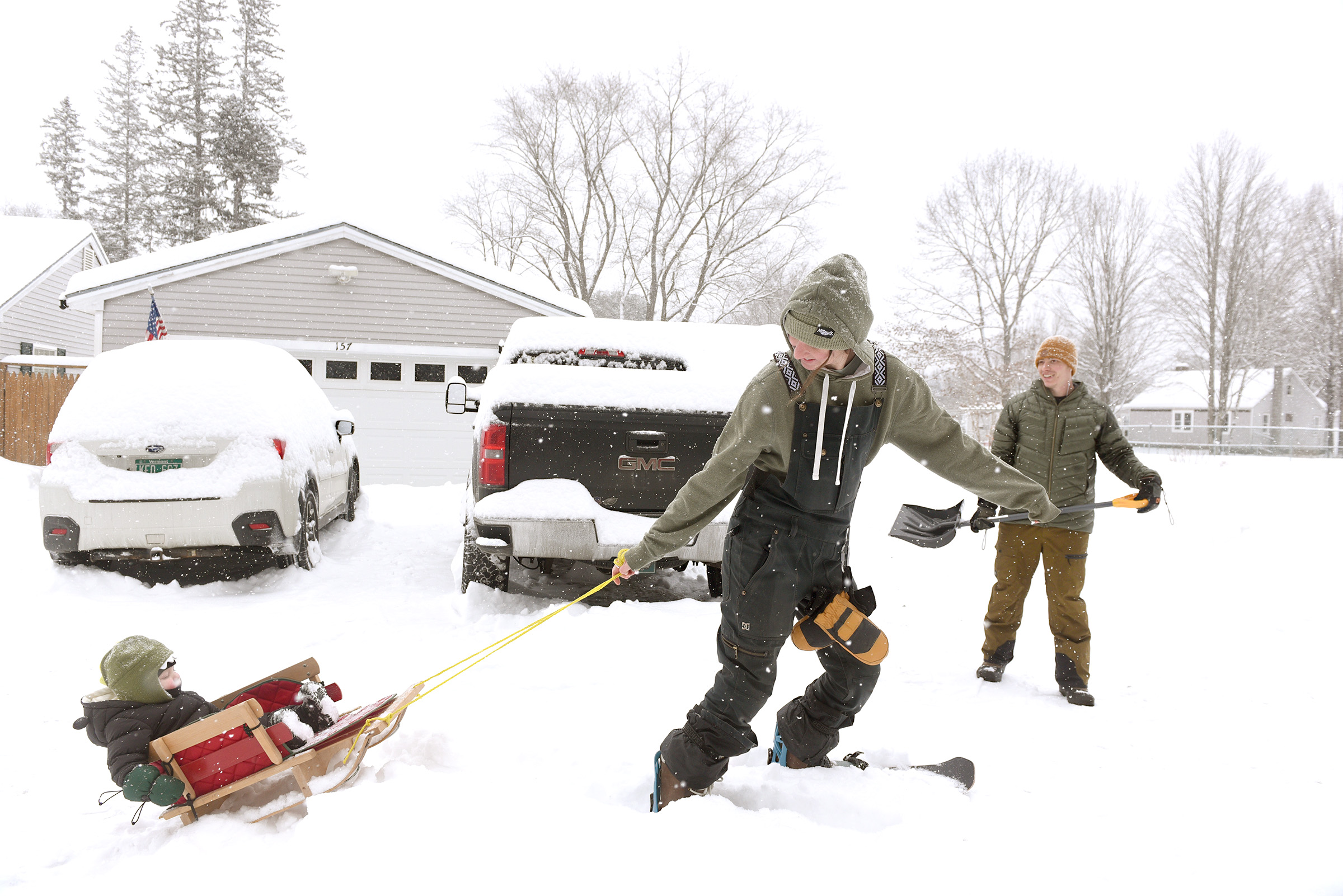 Heavy snowfall leads to numerous slide-offs and vehicle incidents