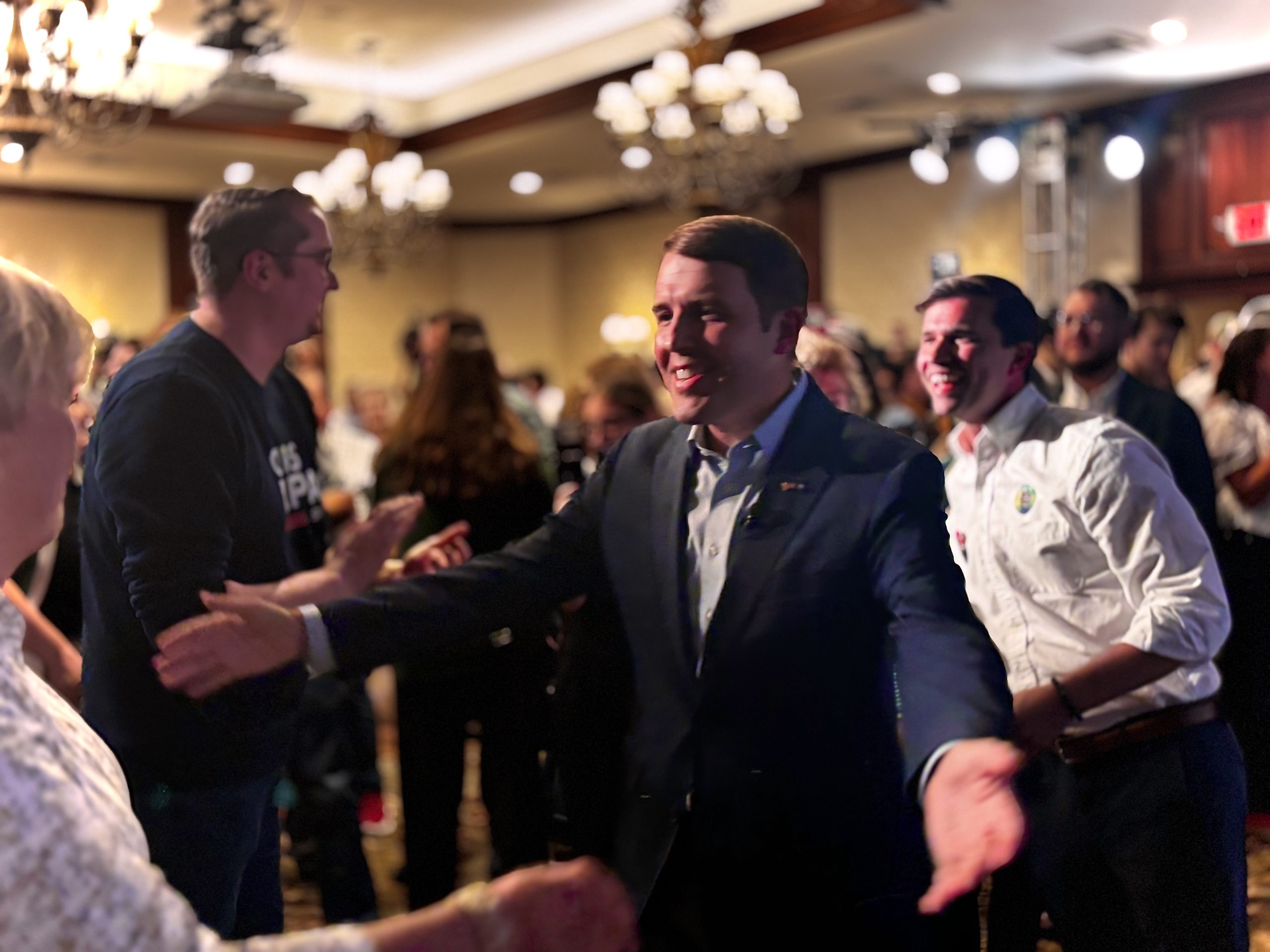 Familiar names win the primaries : Pappas to face Sununu for Senate seat in November
